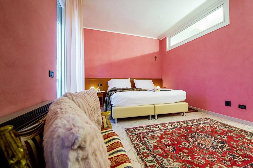 Hotel San Gerolamo Vercurago ภายนอก รูปภาพ