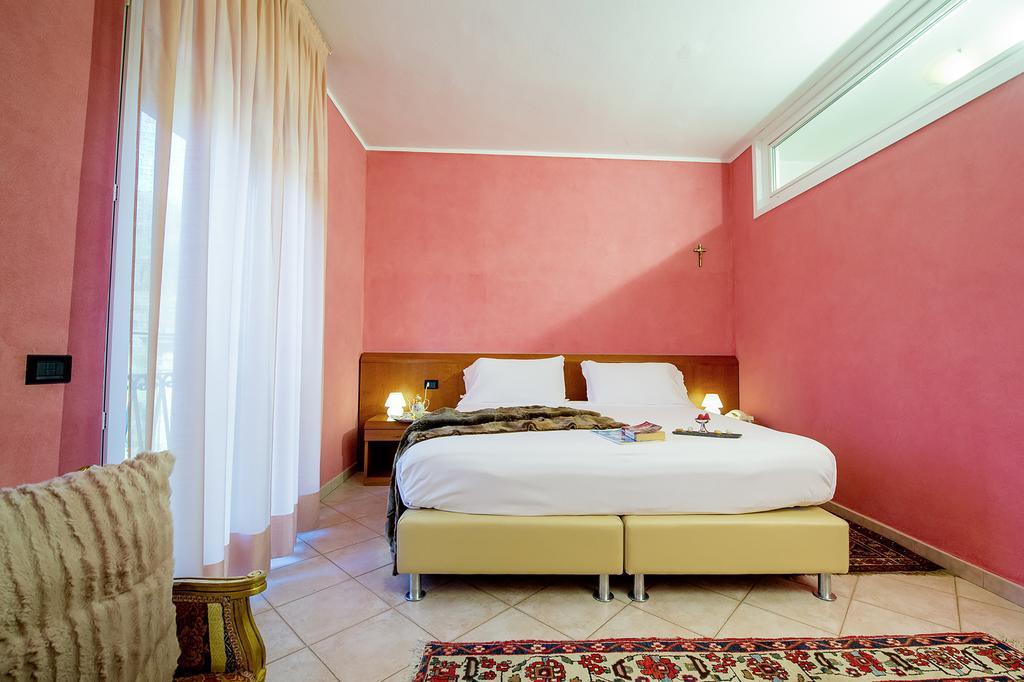 Hotel San Gerolamo Vercurago ภายนอก รูปภาพ