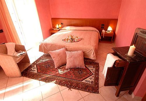 Hotel San Gerolamo Vercurago ภายนอก รูปภาพ