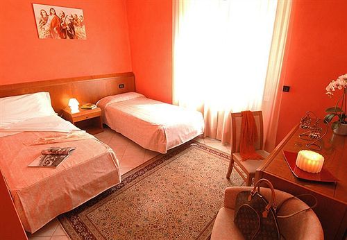 Hotel San Gerolamo Vercurago ภายนอก รูปภาพ